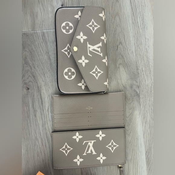 Never Been Used Louis Vuitton Felicie Pochette Crossbody - Picture 4 of 6